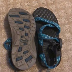 Like new girls Chaco’s. Size 4 fits women’s 6.